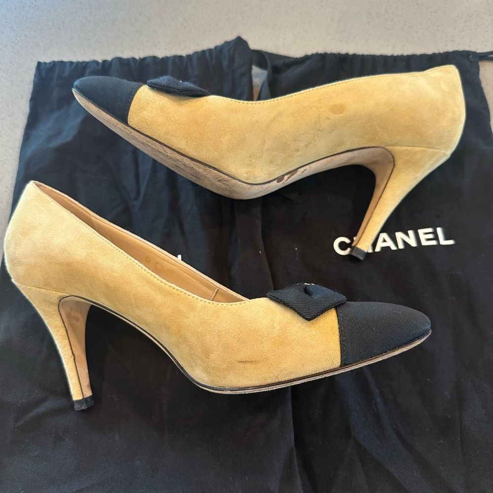 CHANEL Interlocking CC Logo Pumps Women's Size 38.5 - Picture 5 of 8